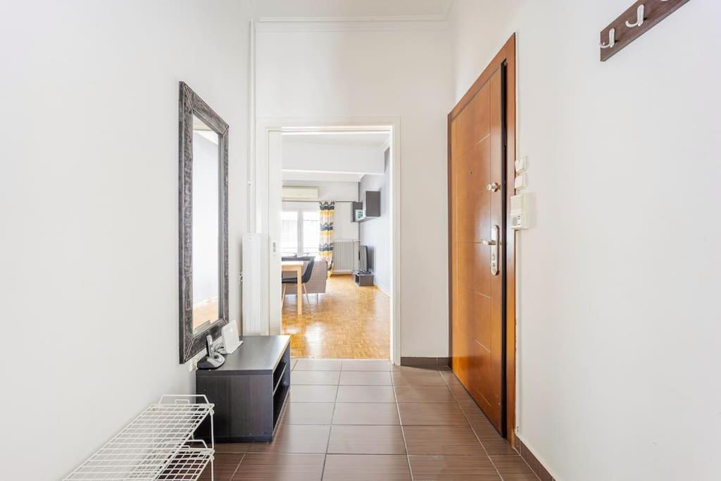 Apartment In The Middle Of Everything Афіни Екстер'єр фото