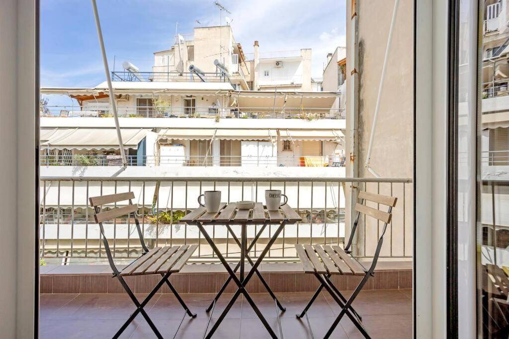 Apartment In The Middle Of Everything Афіни Екстер'єр фото