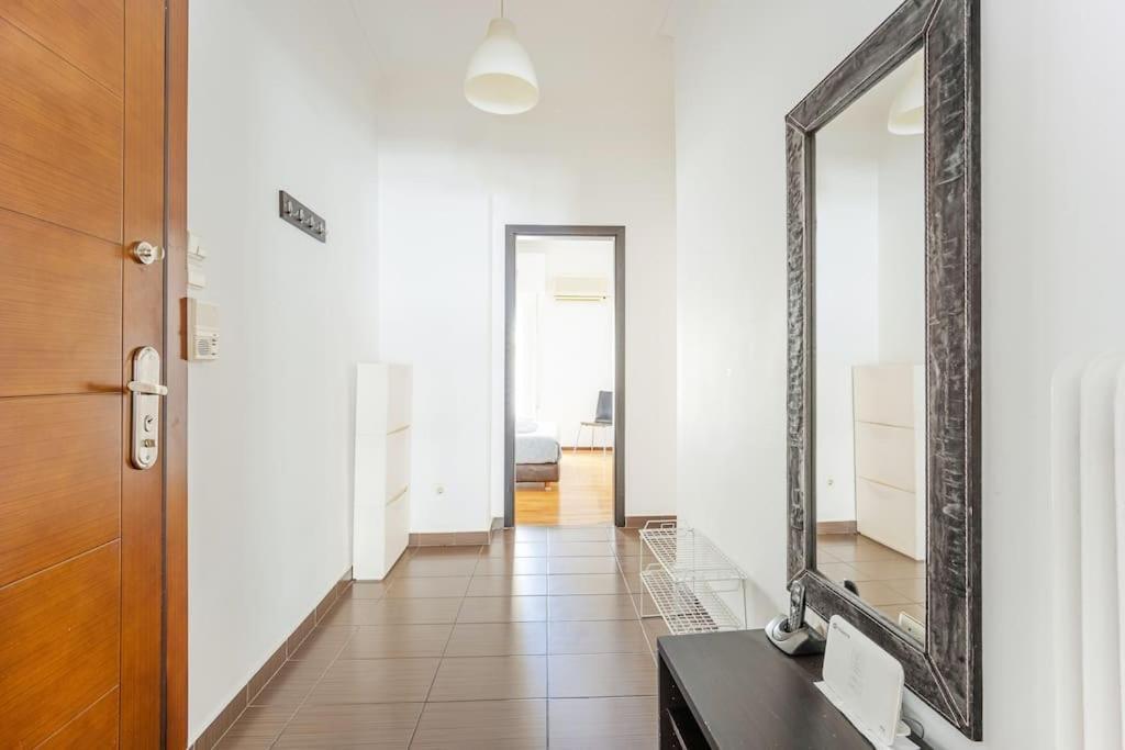 Apartment In The Middle Of Everything Афіни Екстер'єр фото