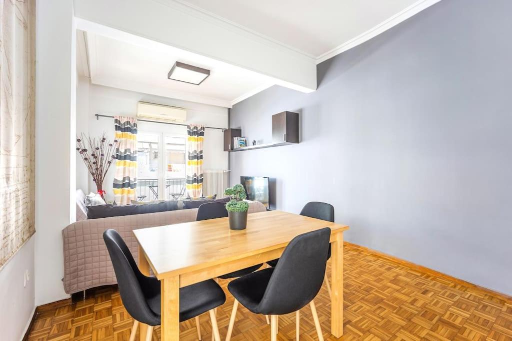 Apartment In The Middle Of Everything Афіни Екстер'єр фото
